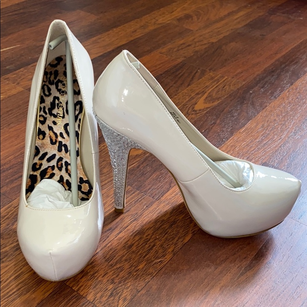 Shoe Dazzle Cream High Heels w Rhinestones Size 8